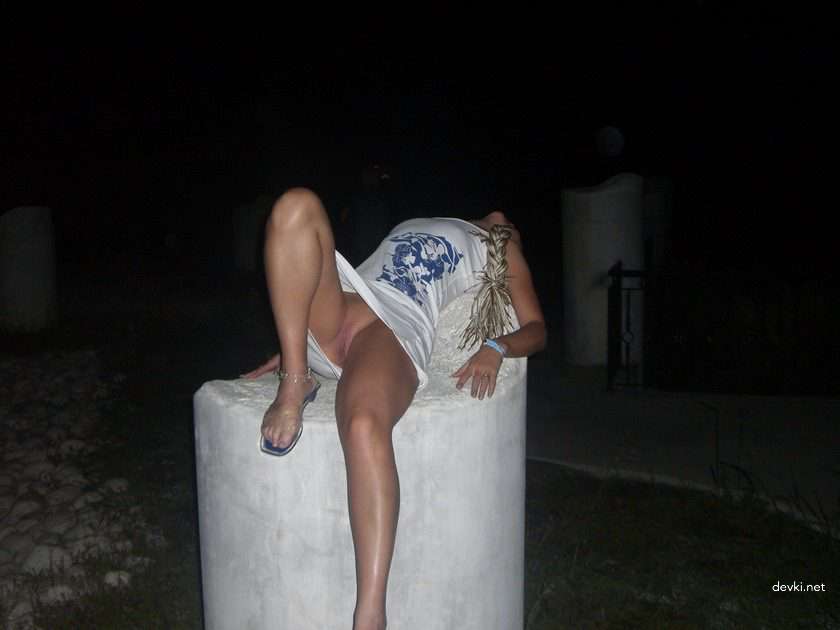 Sizzling Amateur Photo of Seductive Woman - Private and Explicit!