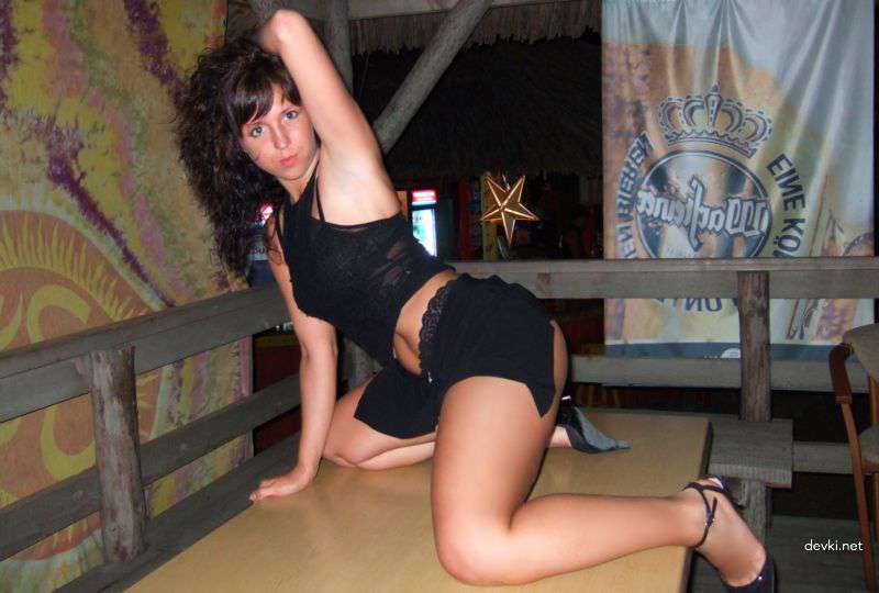 Amateur Friends with Hot Asses: Explicit Booty Photos