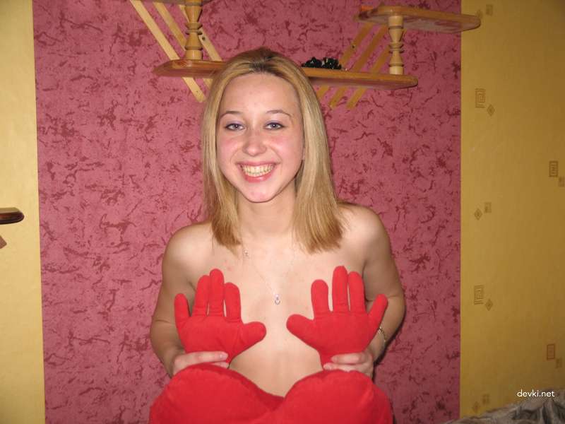 Sexy Amateur Girl's Bedroom Photo - Hot Young Woman in Bed