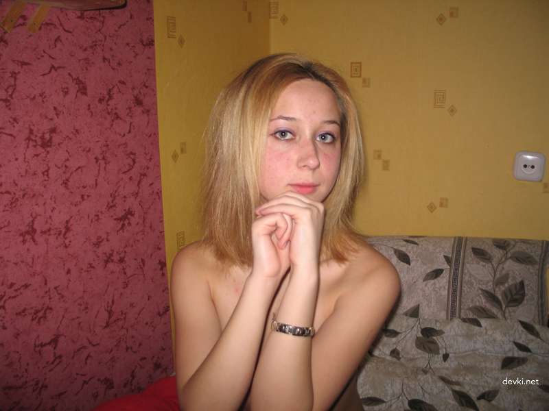 Sexy Amateur Girl's Bedroom Photo - Hot Young Woman in Bed