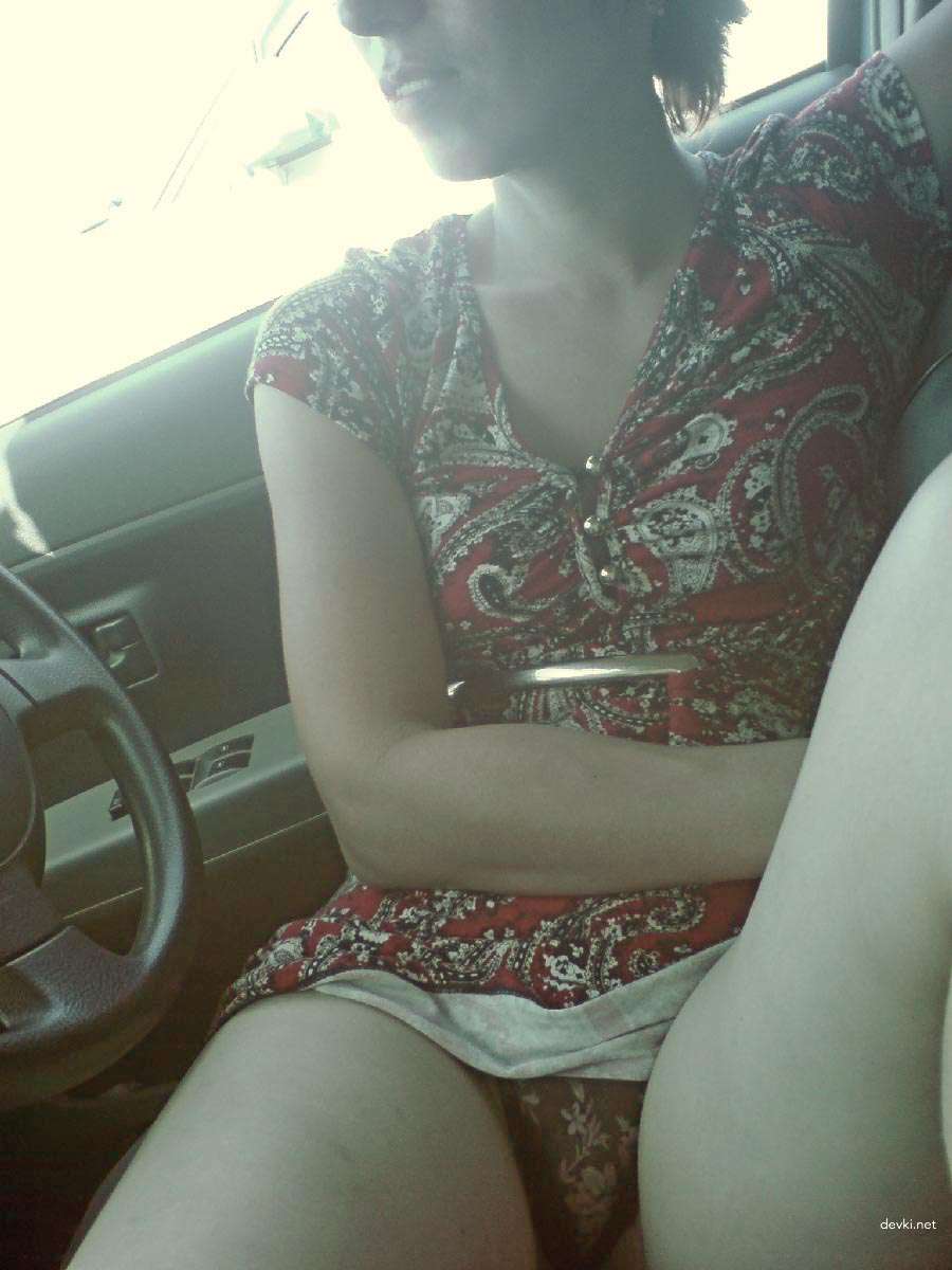 Private Photo of Familiar Woman Exposed: Explicit Amateur Shot