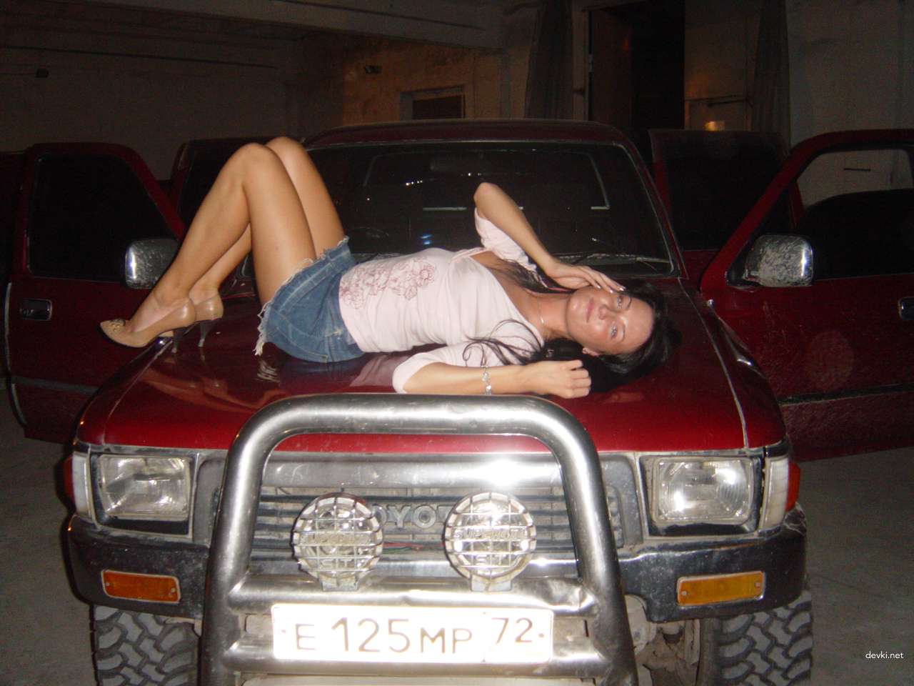 Amateur Topless Photo Shoot: Explicitly Sexy Poses