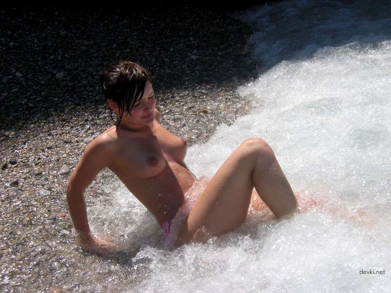 Beautiful Nude Girl Posing at Resort - Explicit Amateur Photo Shoot