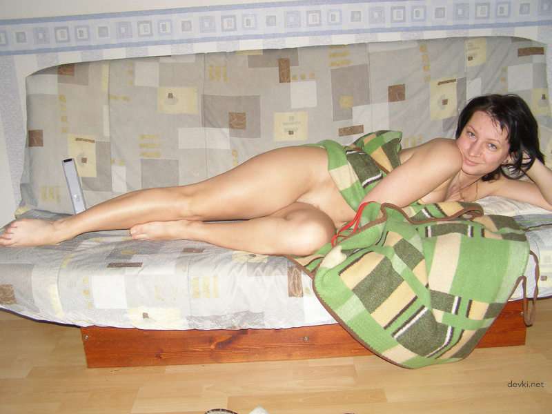 Explicit Intimate Photos: Woman Shows Off Her Private Pics