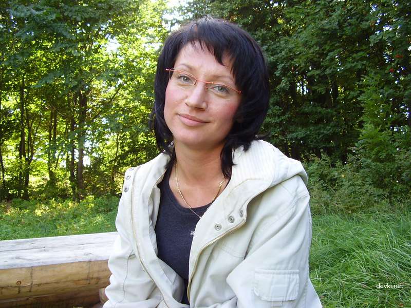 Explicit Intimate Photos: Woman Shows Off Her Private Pics