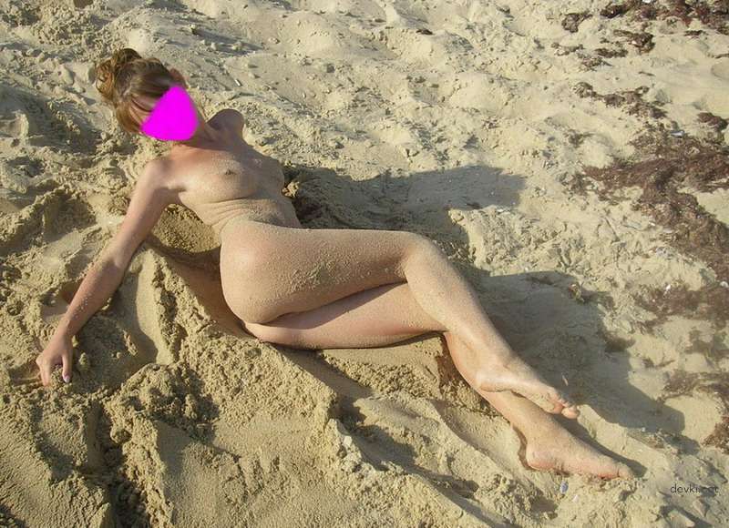 Shy Wife Exposes Pussy in Amateur Photo - Explicit and Bold Display