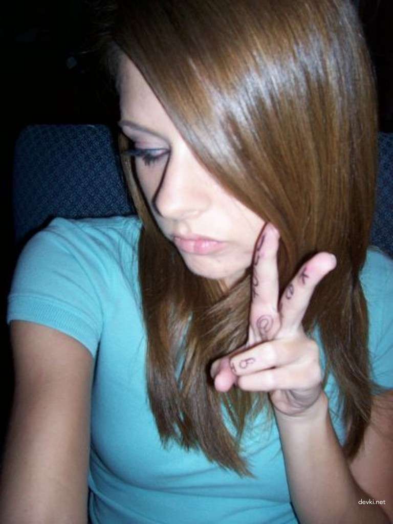 Seductive Amateur Girl in Private Photo - Hot and Sexy Young Woman Exposed