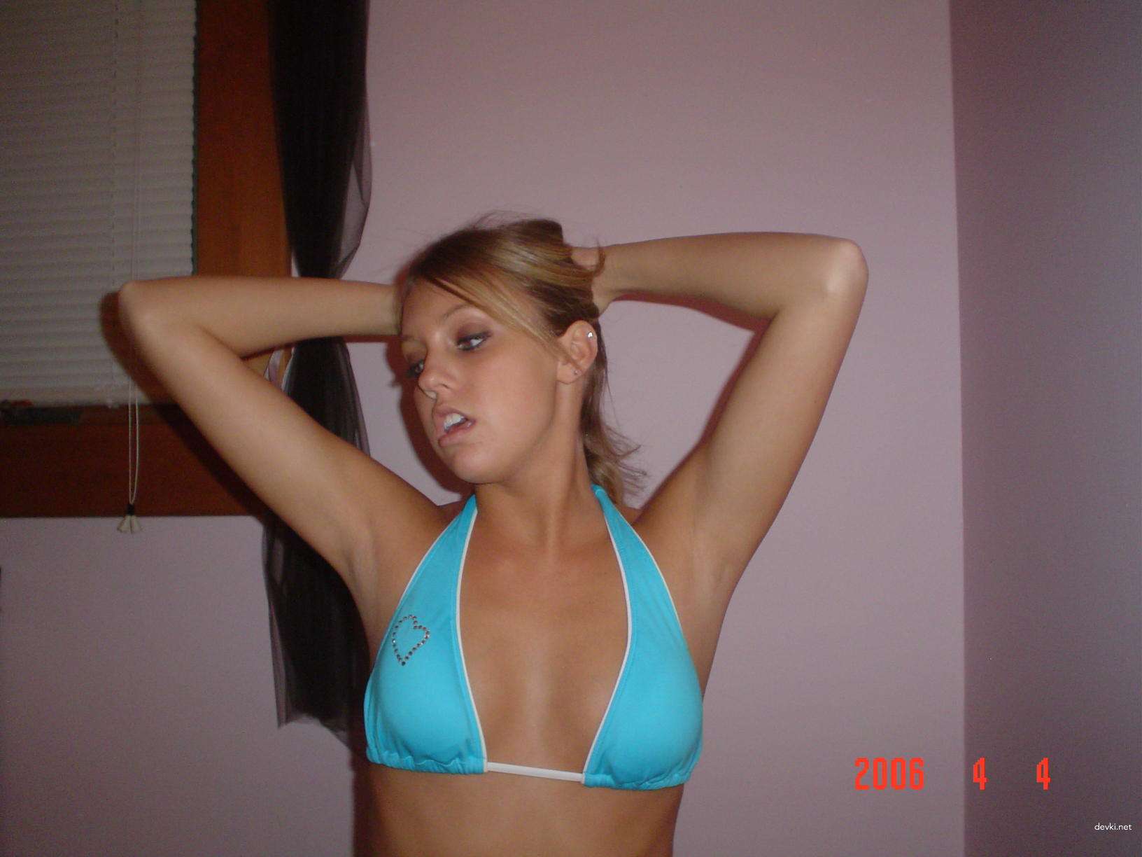 Sexy Girl in Blue Bikini: Hot Amateur Photo Shoot