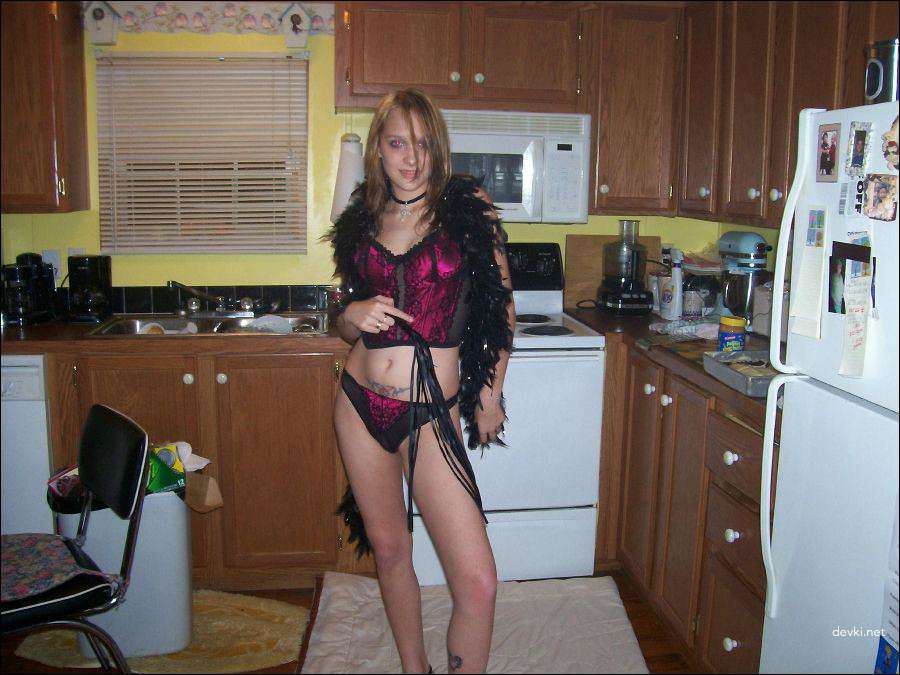 Skinny Girl in Private Photos: Explicit Amateur Pics
