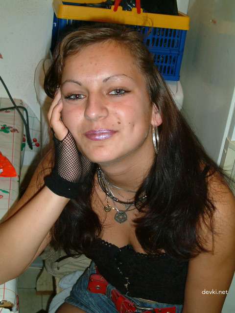Sultry and Cute Amateur Girl Exposed: Explicit Photo Collection