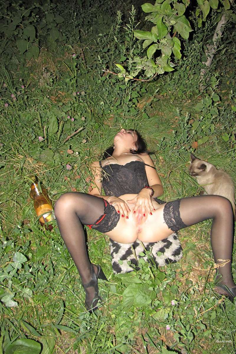 Intoxicated Brunette's Private Drunk Photos - Explicit Amateur Content