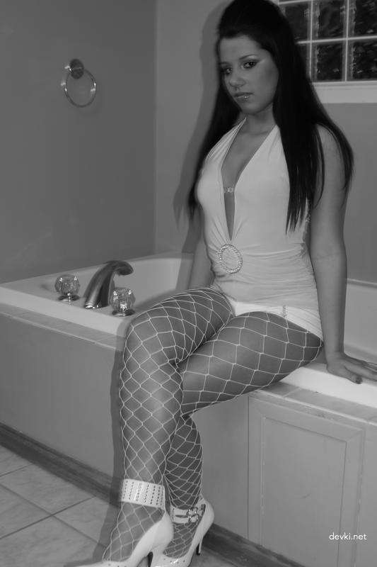 Private Erotic Album of Cute Girl: Explicit Amateur Photos