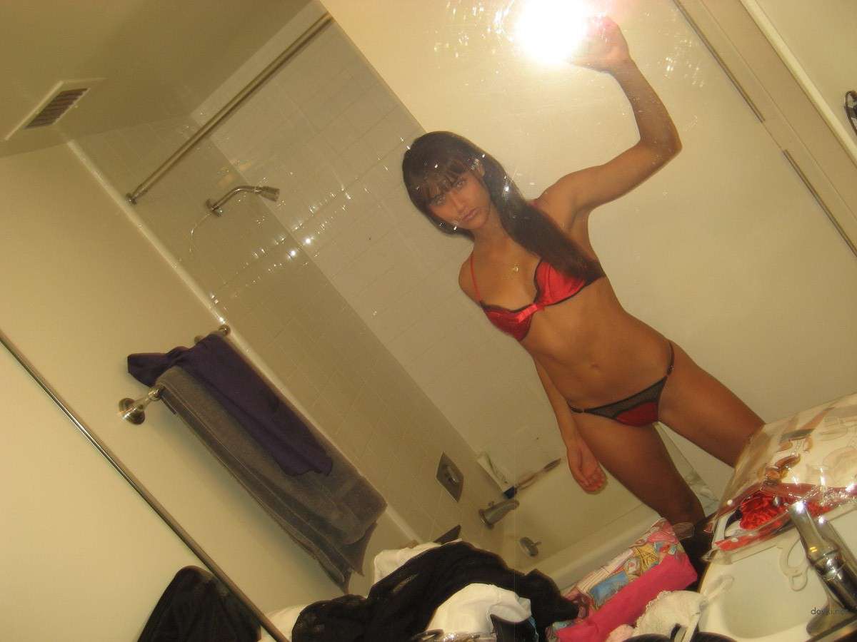 Sizzling Amateur Erotic Photo Album of Tanned Girl - Explicit & Sensual Pics!