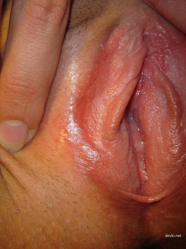 Amateur Close-Up Pussy Spreading - Explicit XXX Photo Shot