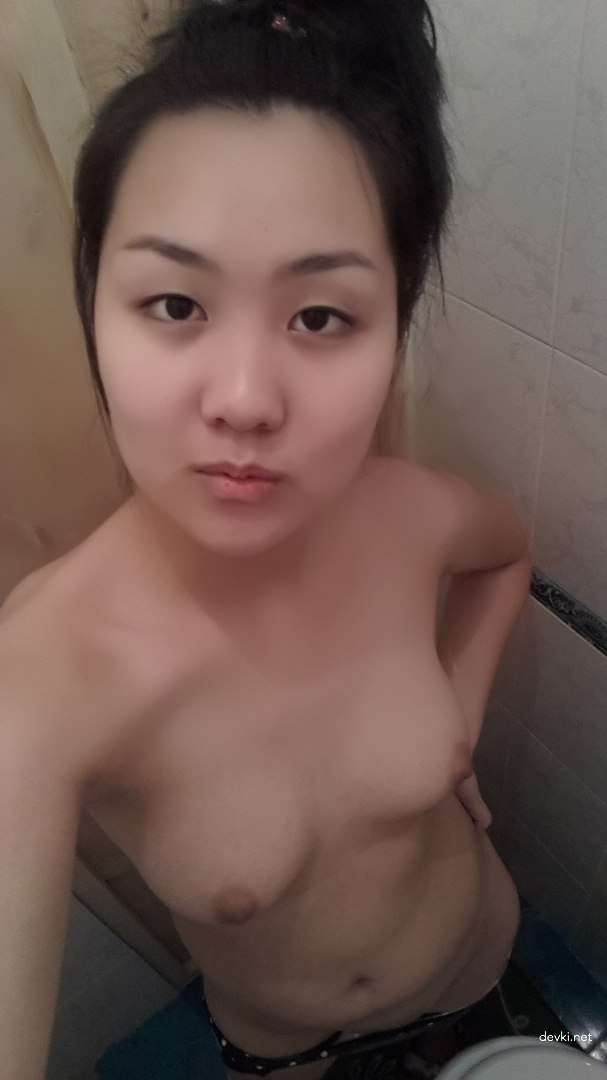 Private Asian Amateur Photo: Explicit and Bold Asian Girl Selfies