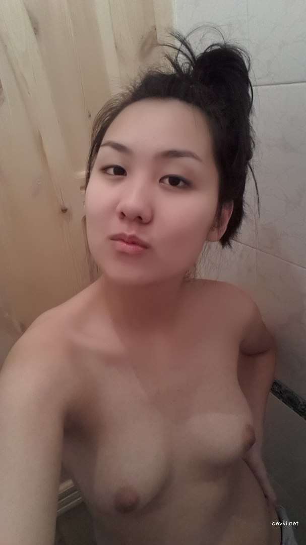 Private Asian Amateur Photo: Explicit and Bold Asian Girl Selfies