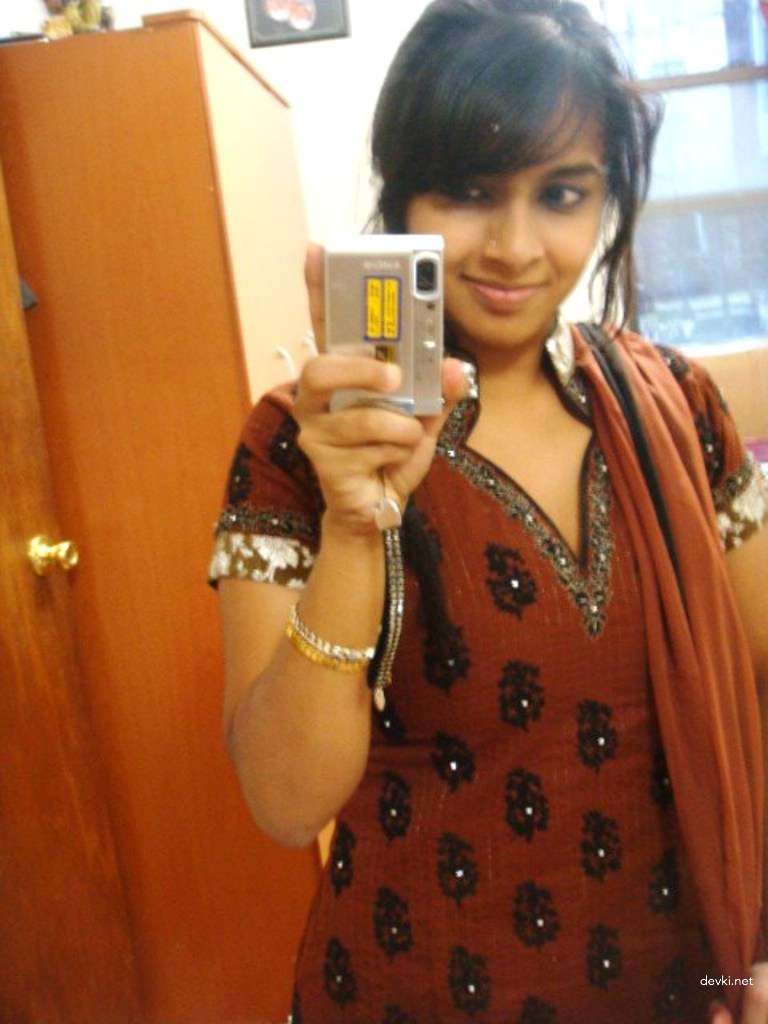 Amateur Indian Booty Erotica: Explicit Photos of a Thick Native American Woman