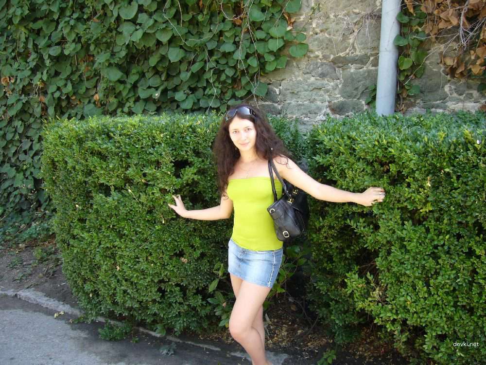 Skinny Girl Vacation Porn: Hot Babe Gets Naughty on Holiday