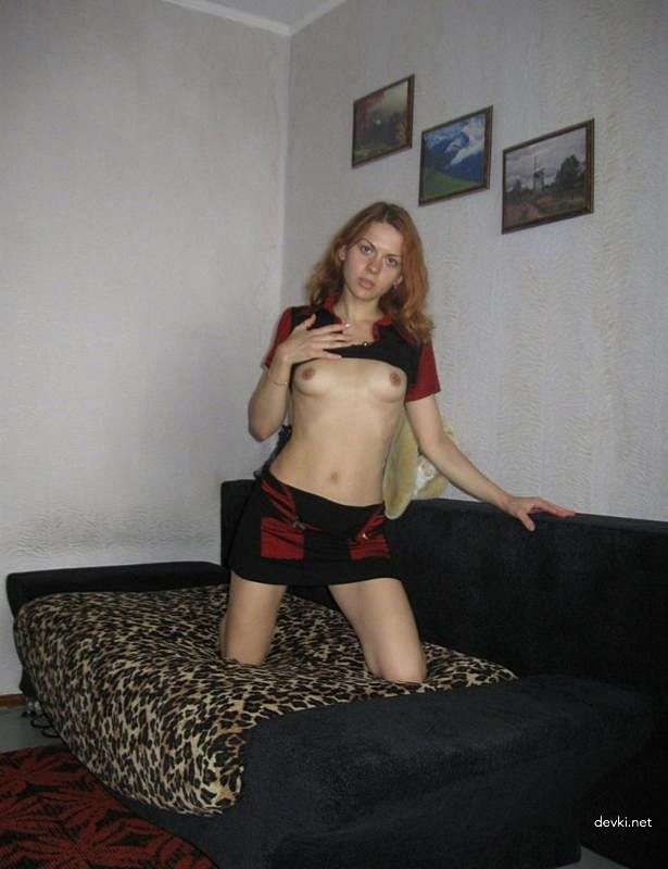 Friend Reveals Her Tender Tits in Amateur Photo Shoot