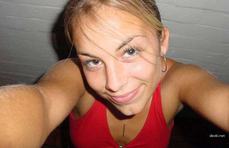 Amateur Girlfriend Selfie - Explicit Solo Photoshoot