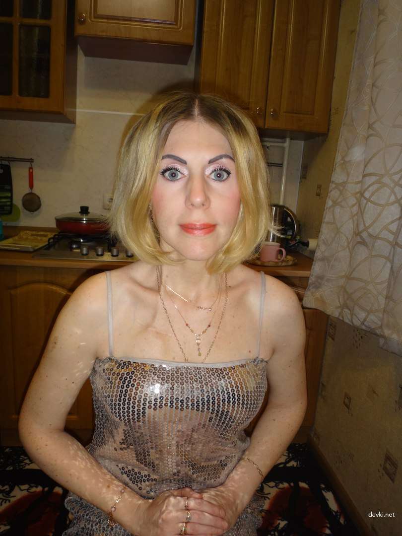 Kinky Woman Pleasuring Herself: Explicit Solo Action