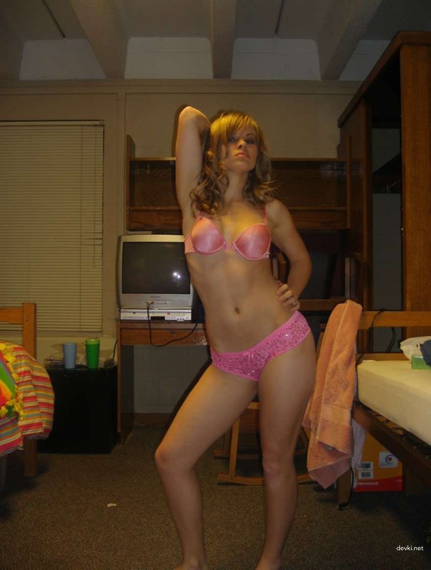 Private Erotic Photos of Beautiful Amateur Girl: Explicit and Sensual Imagery