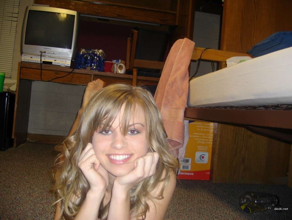 Private Erotic Photos of Beautiful Amateur Girl: Explicit and Sensual Imagery