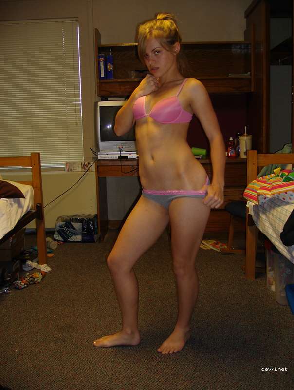 Private Erotic Photos of Beautiful Amateur Girl: Explicit and Sensual Imagery