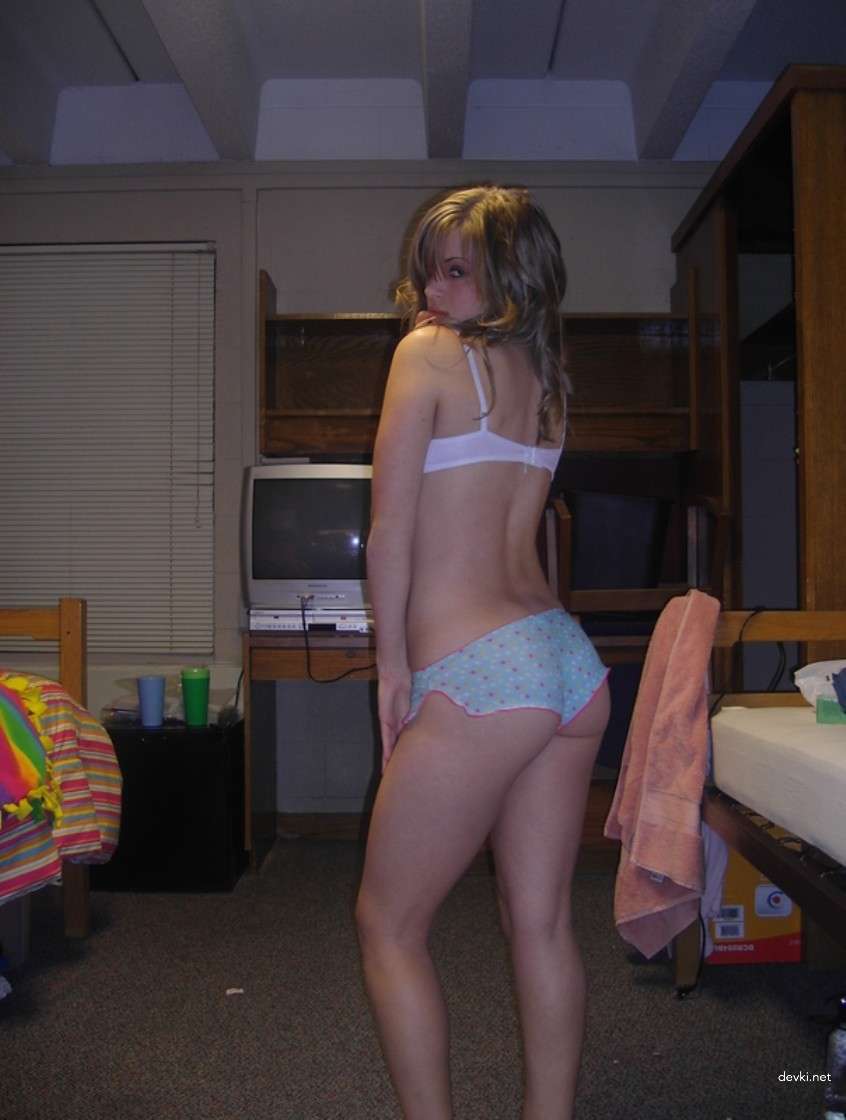 Private Erotic Photos of Beautiful Amateur Girl: Explicit and Sensual Imagery