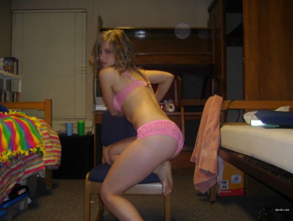Private Erotic Photos of Beautiful Amateur Girl: Explicit and Sensual Imagery