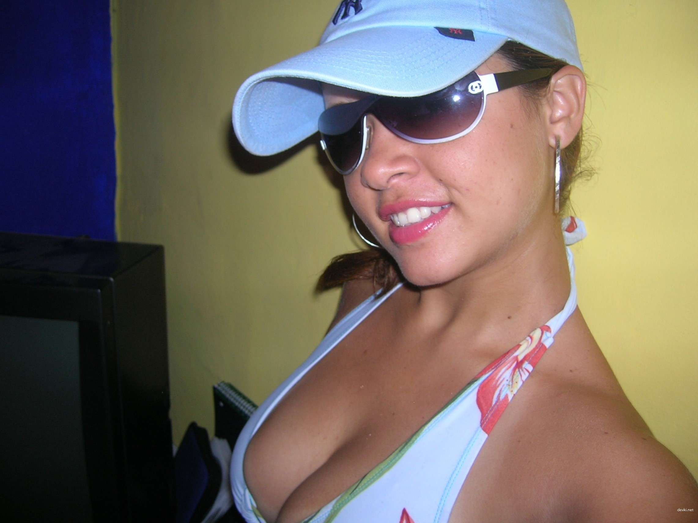 Seductive Latina Amateur Photos: Hot and Naughty Latina Girl Exposed!