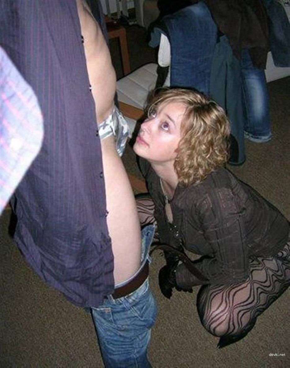 Hot babe gives blowjob to guy - explicit oral sex action