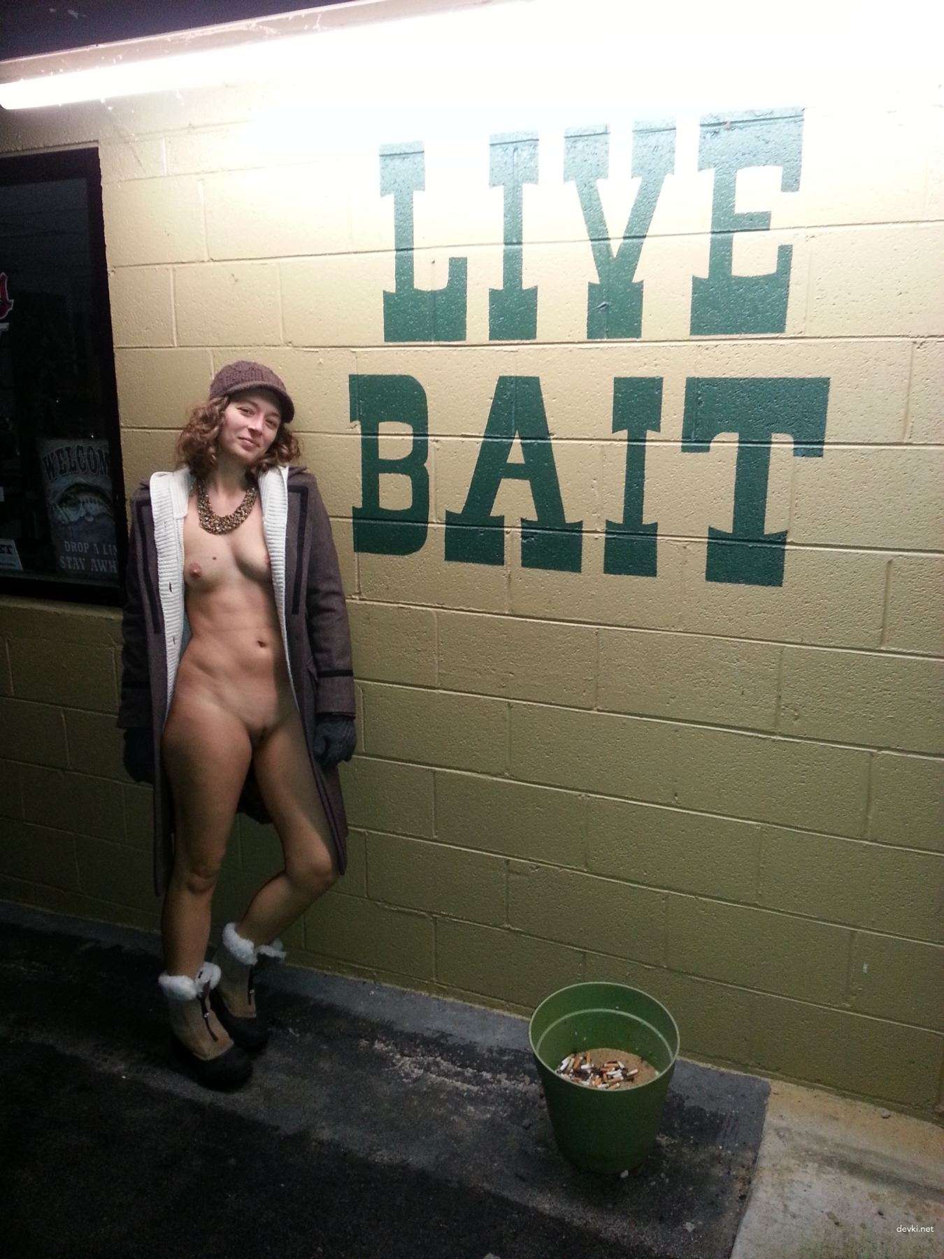 Naked Babe Masturbates and Fucks Her Wet Pussy