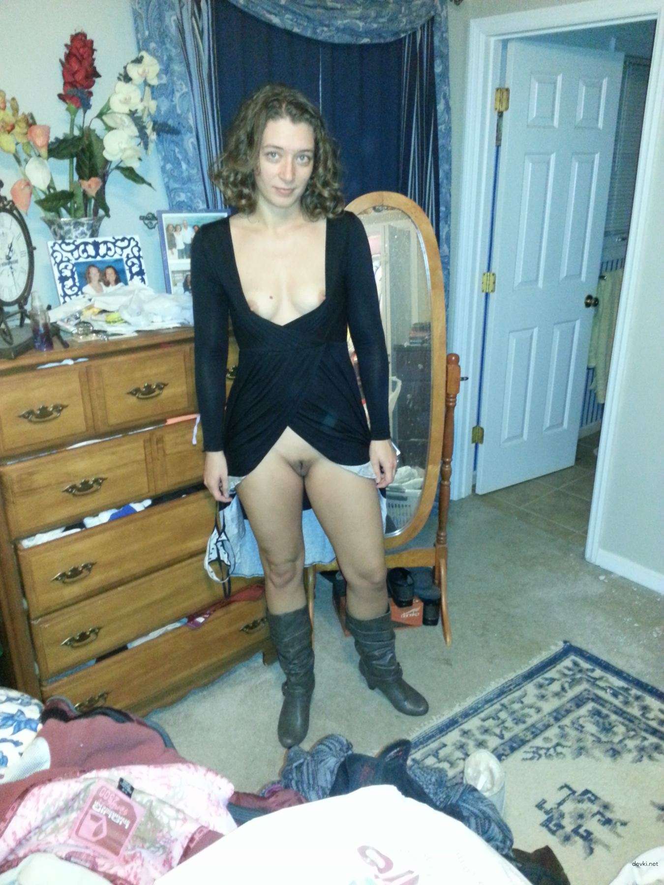 Naked Babe Masturbates and Fucks Her Wet Pussy