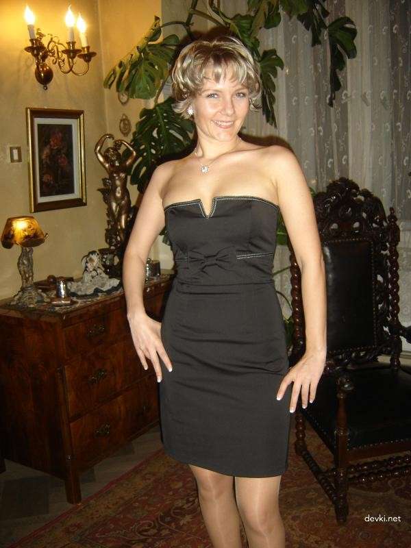 Explicit Blonde Bombshell Amateur Sex Photos