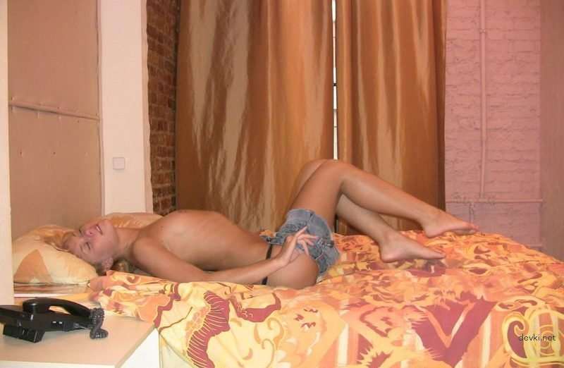 Blonde Babe Poses and Fondles Pussy - Explicit Amateur Photo