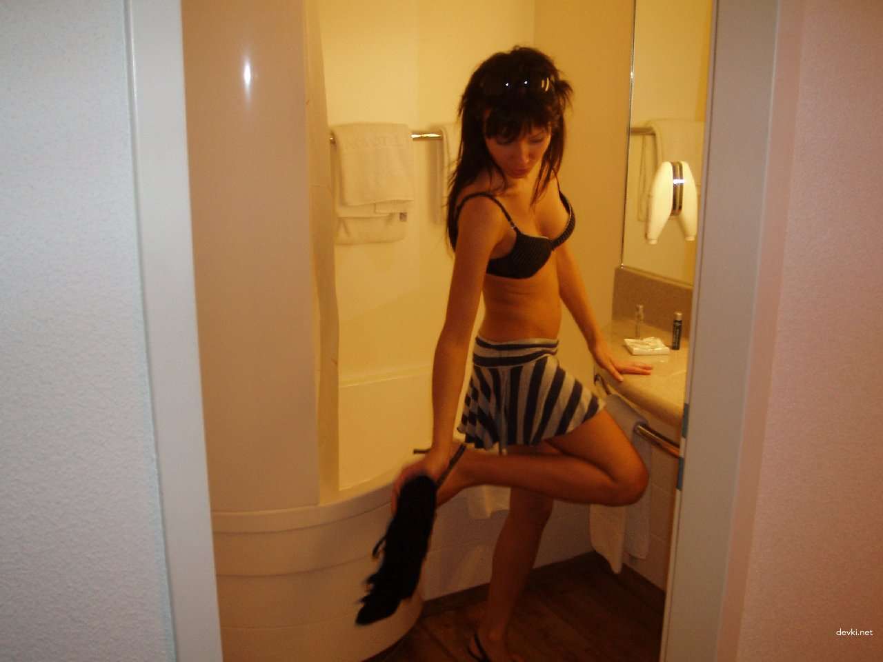 Amateur Nude Striptease in the Bathroom - Explicit Photo