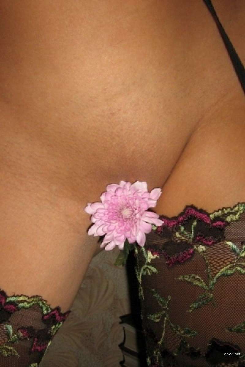 Explicit Amateur Photo of Gorgeous Girl on Vacation - Stunning Beauty Captured