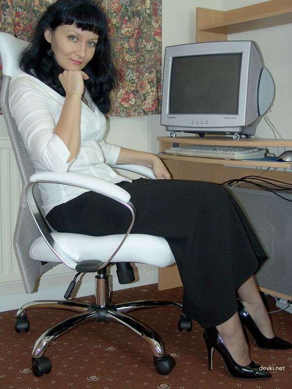 Amateur MILF Pics: Hot Auntie in Explicit Photos