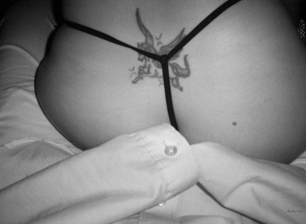 Amateur Teen Porn Photos: Young Slut Gets Naughty and Naked