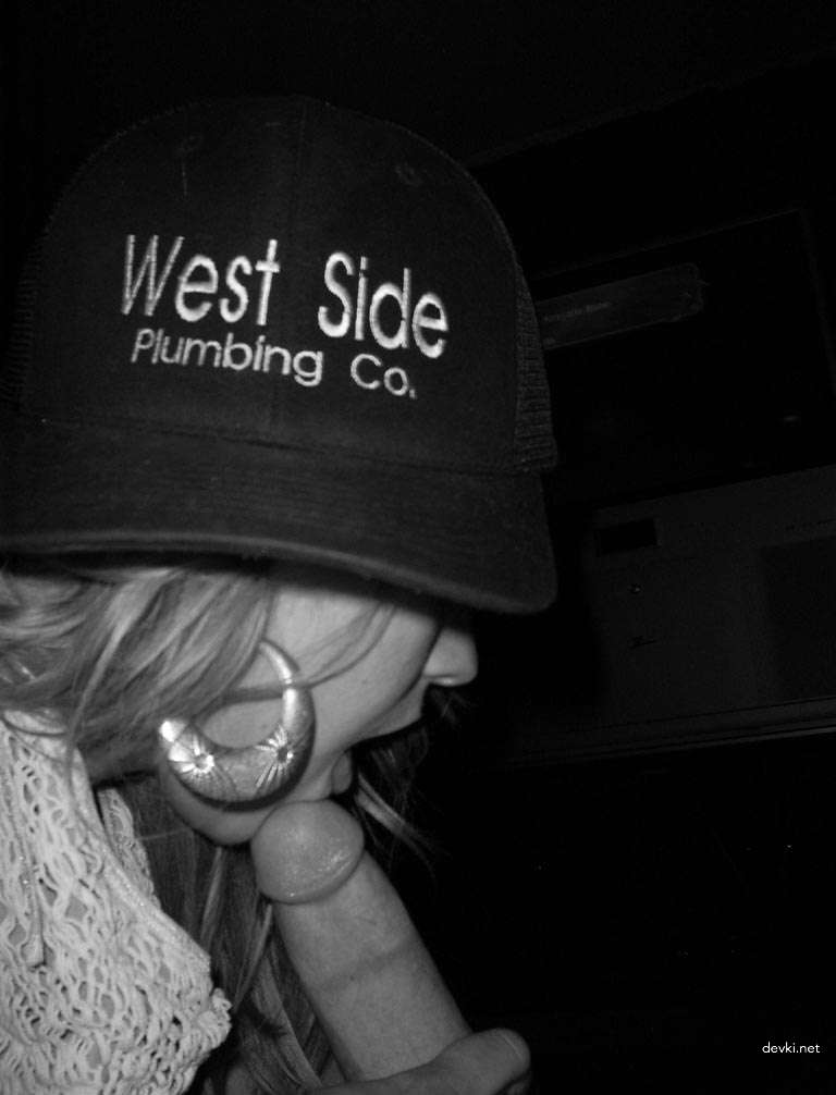 Amateur Teen Porn Photos: Young Slut Gets Naughty and Naked