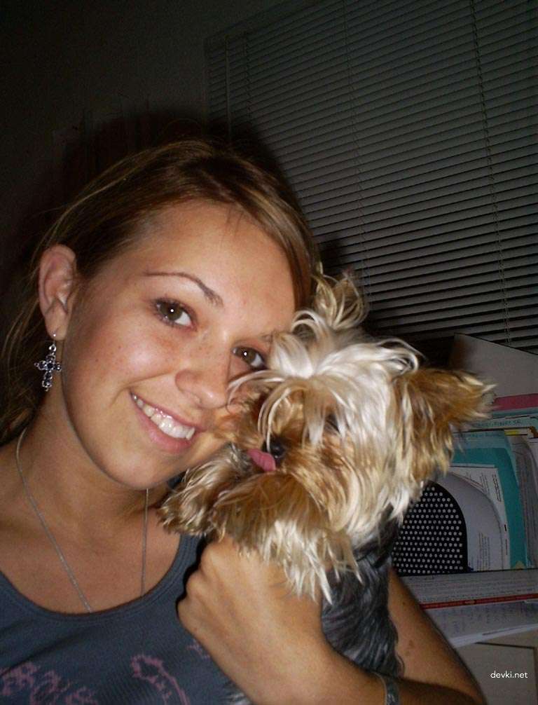 Amateur Teen Porn Photos: Young Slut Gets Naughty and Naked