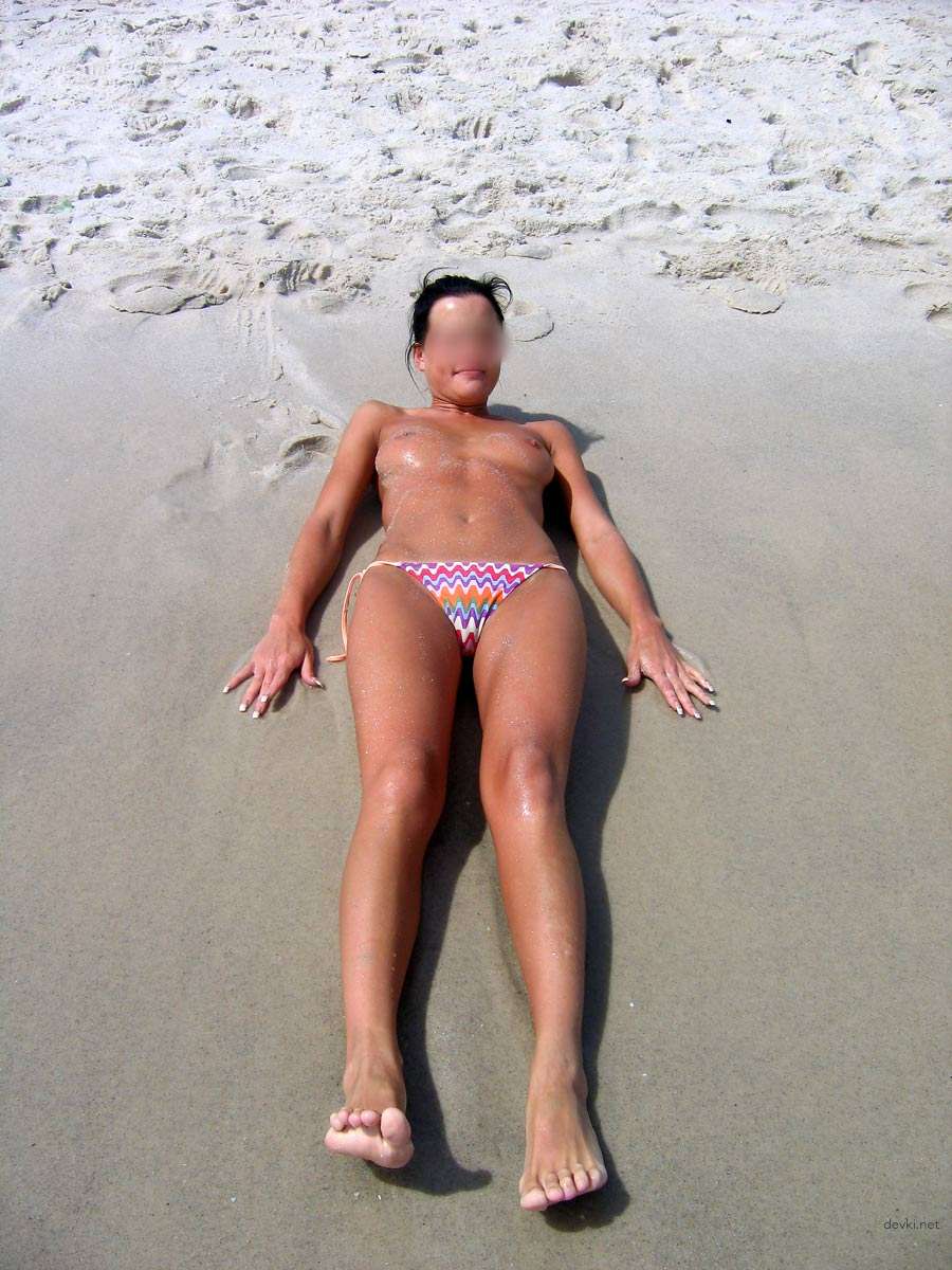 Stunning Busty Amateur Girl Exposing Her Assets