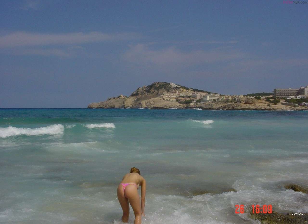 Busty Babe's Ass Play: Explicit Vacation Delights!