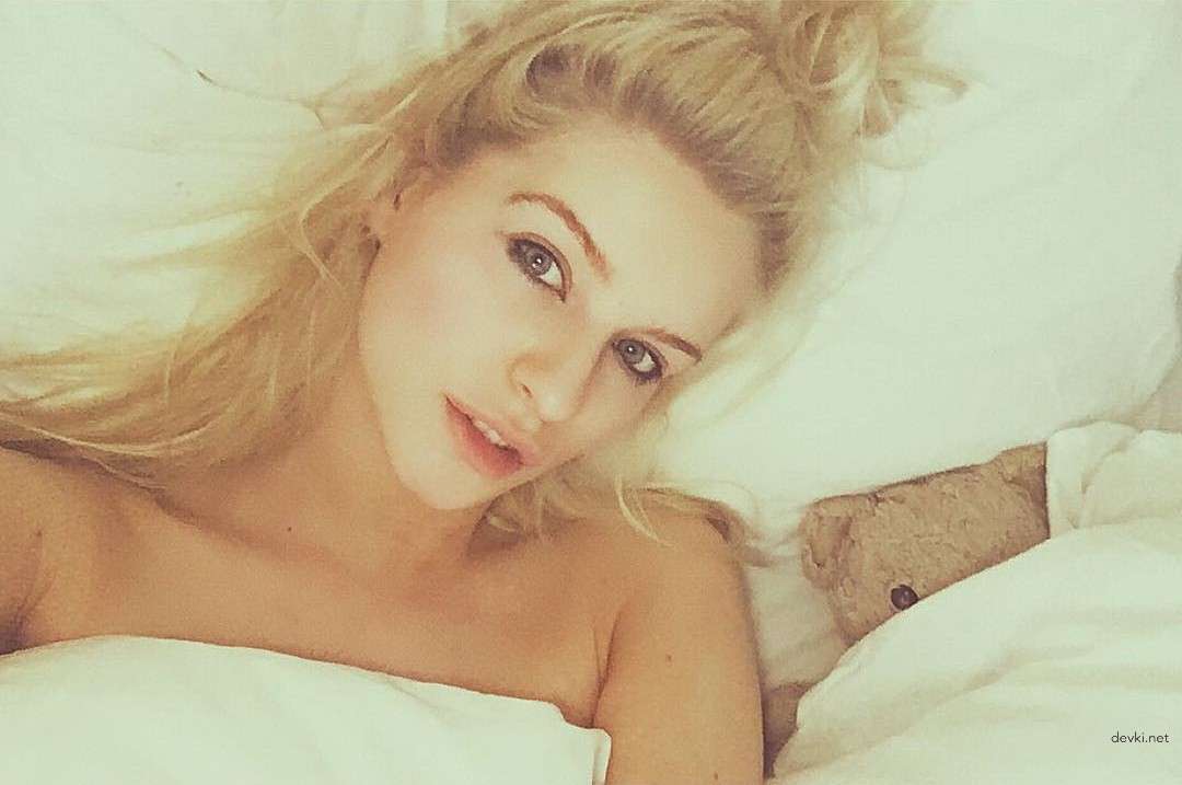 Sensual Blonde Amateur Erotic Photoshoot: Explicit Beauty in Soft Lighting