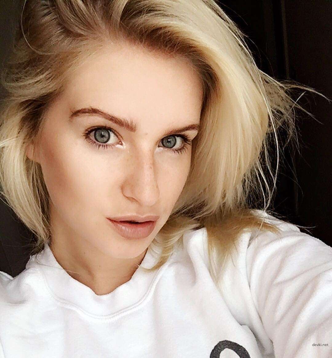 Sensual Blonde Amateur Erotic Photoshoot: Explicit Beauty in Soft Lighting