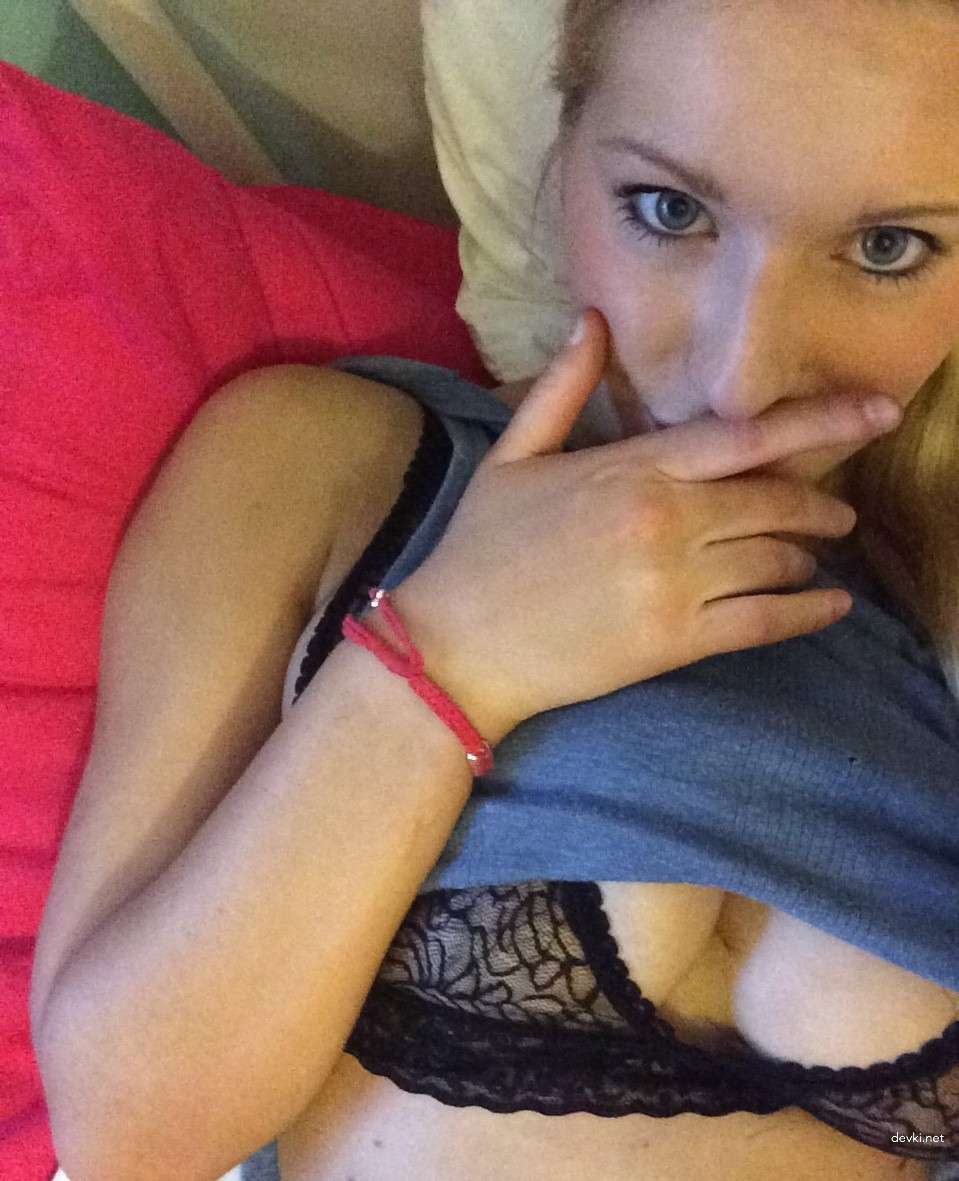 Sensual Blonde Amateur Erotic Photoshoot: Explicit Beauty in Soft Lighting