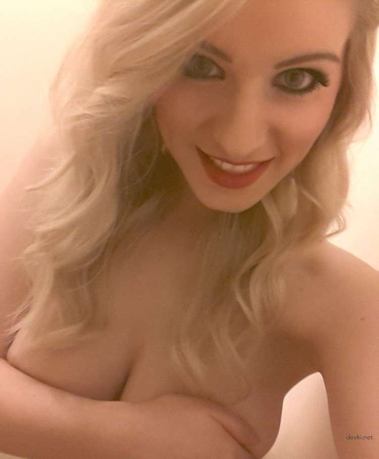 Sensual Blonde Amateur Erotic Photoshoot: Explicit Beauty in Soft Lighting