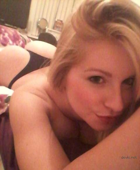 Sensual Blonde Amateur Erotic Photoshoot: Explicit Beauty in Soft Lighting