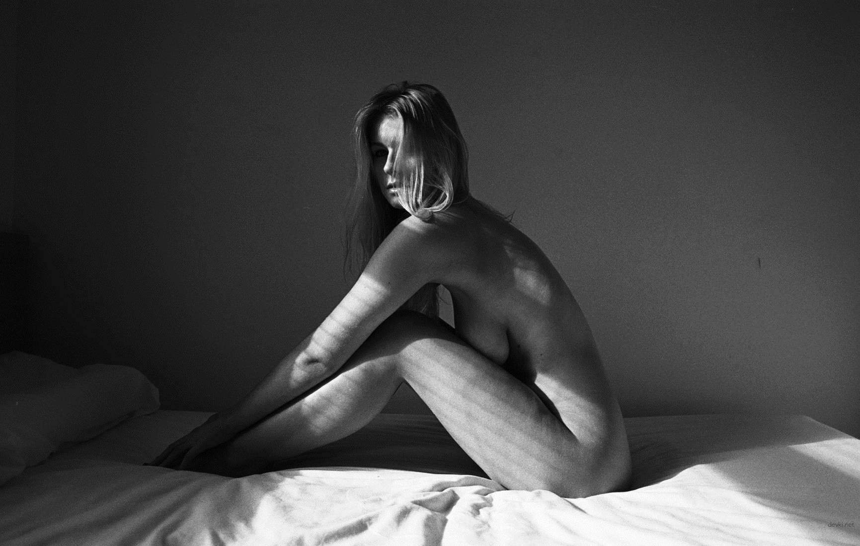 Sensual Blonde Amateur Erotic Photoshoot: Explicit Beauty in Soft Lighting